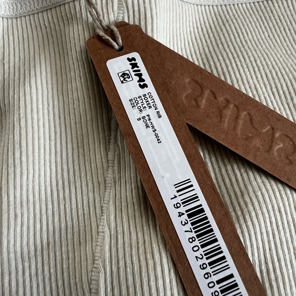 Skims Lounge Set - Picture 5 of 6